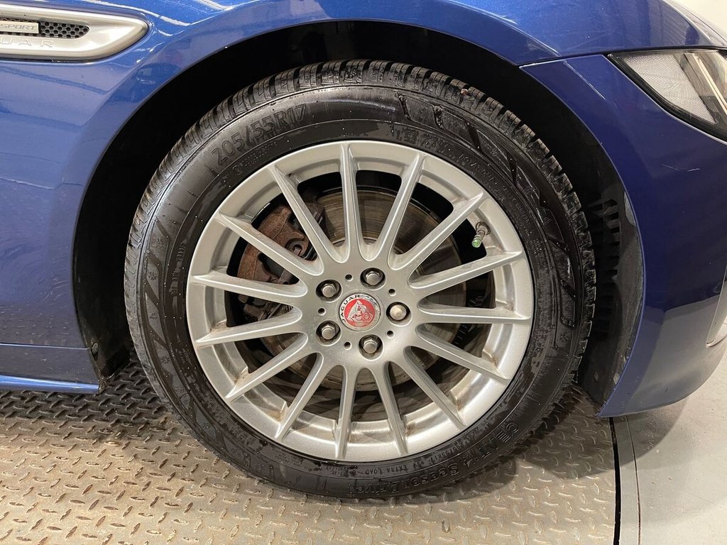 Used Jaguar XE 2015 for sale - 76406908: Photo 32