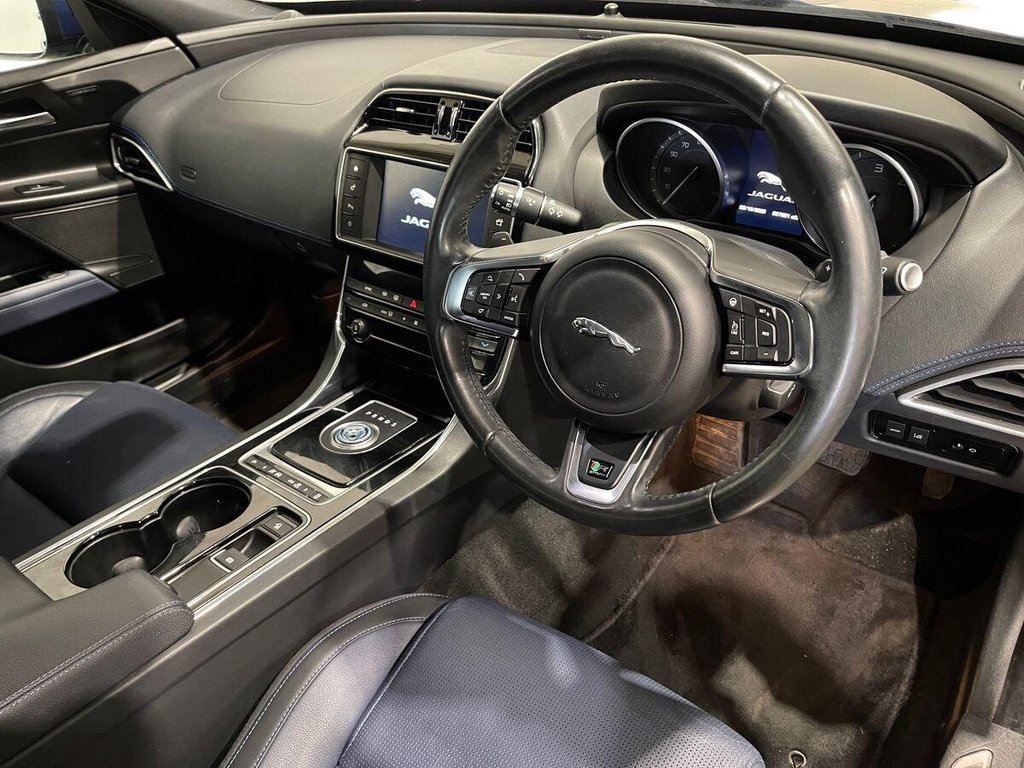 Used Jaguar XE 2015 for sale - 76406908: Photo 9