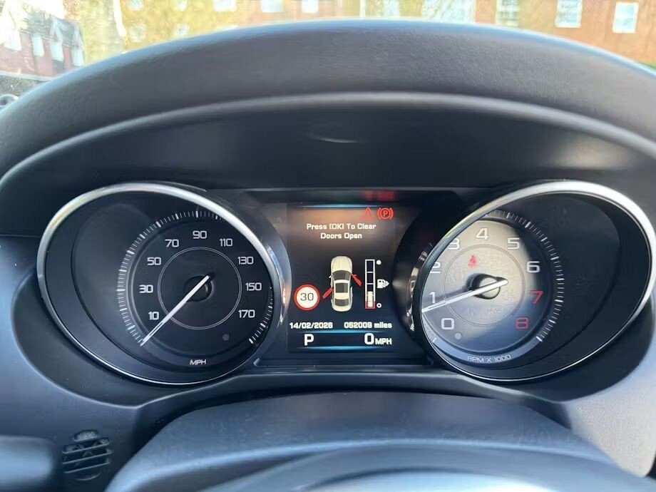 Used Jaguar XE 2016 for sale - 77608953: Photo 6