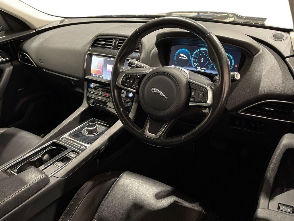 Used Jaguar F-Pace 2017 for sale - 76797650: Photo 9