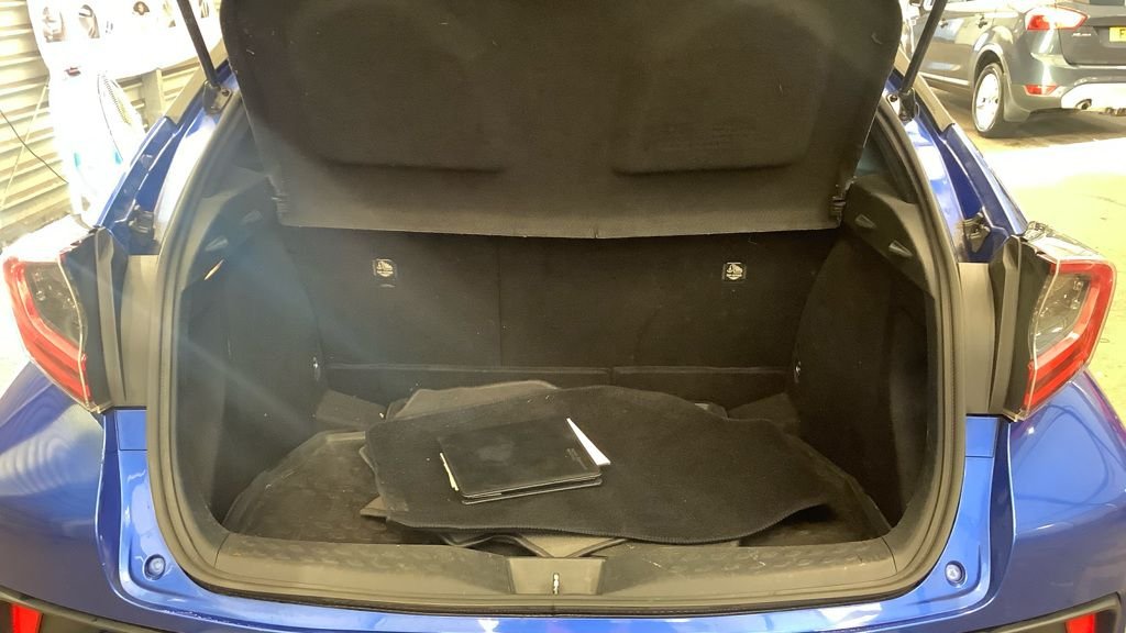 Used Toyota C-HR 2018 for sale - 76124189: Photo 7