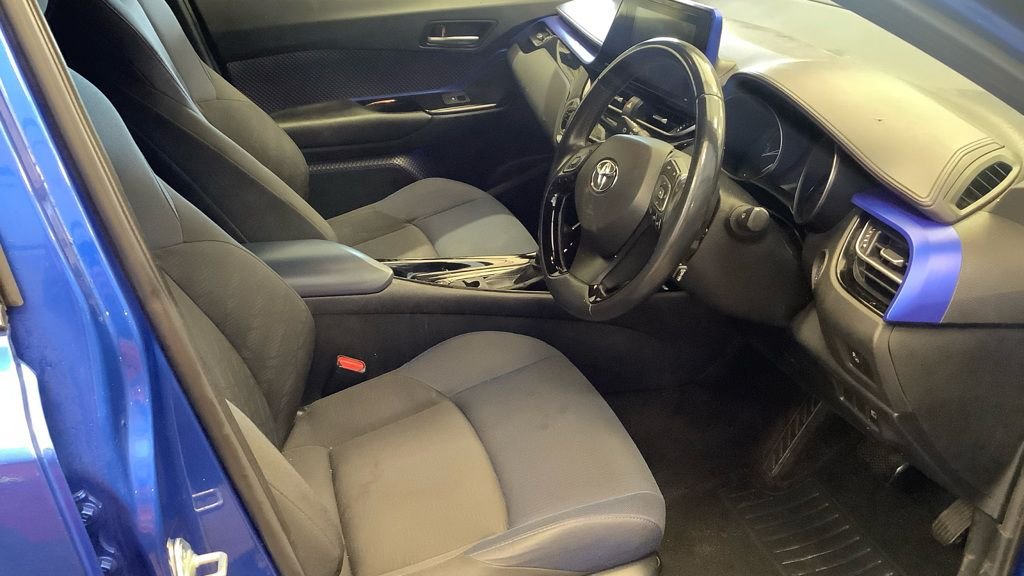 Used Toyota C-HR 2018 for sale - 76124189: Photo 9
