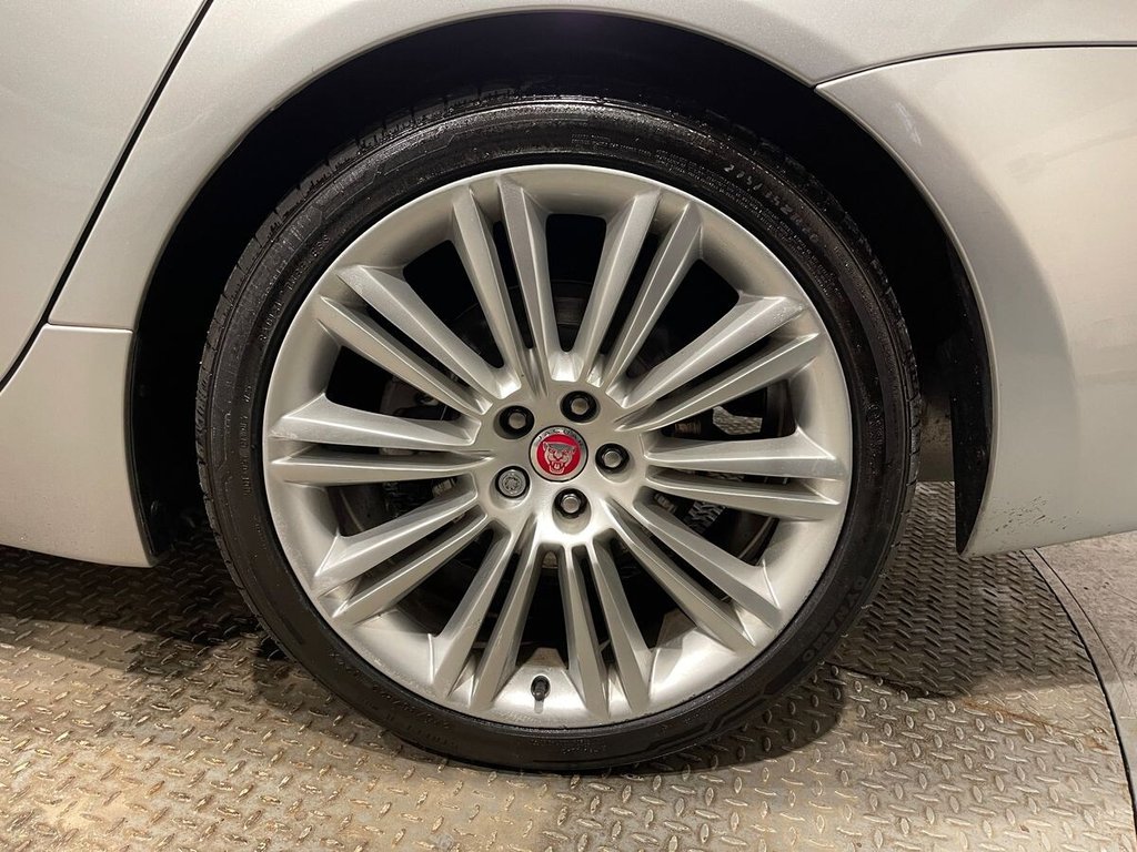 Used Jaguar XJ 2014 for sale - 77236409: Photo 35