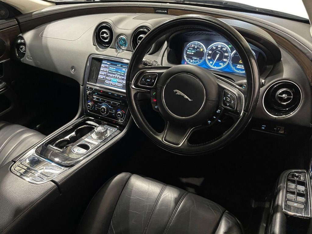 Used Jaguar XJ 2014 for sale - 77236409: Photo 9