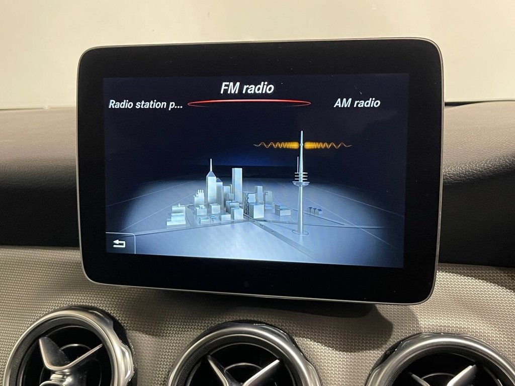 Used Mercedes-Benz GLA 2018 for sale - 76934840: Photo 11