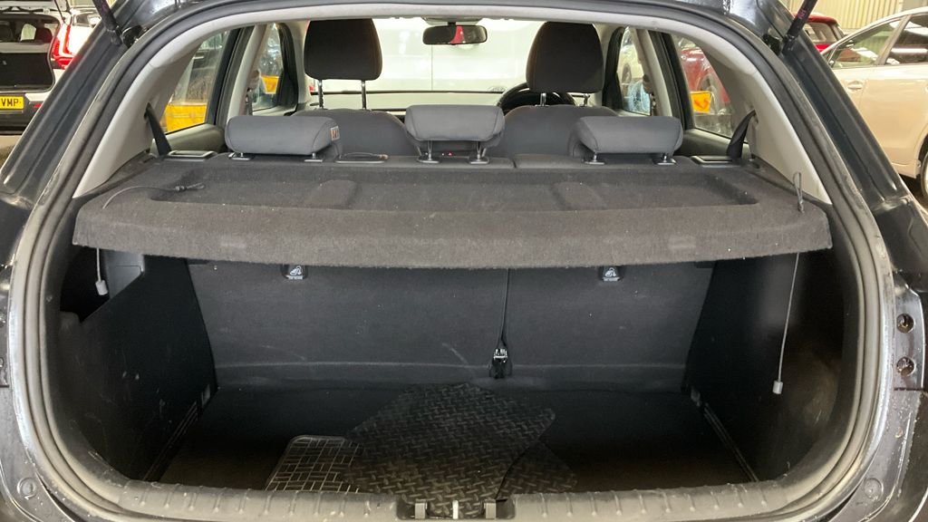 Used Kia Stonic 2019 for sale - 76632160: Photo 7