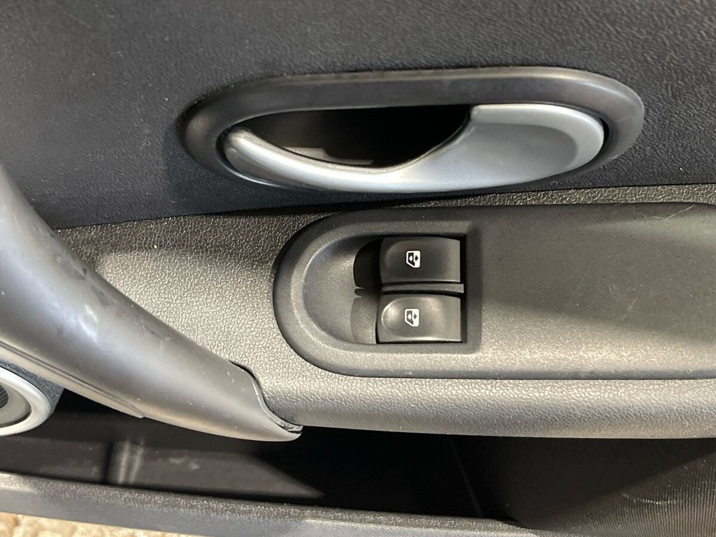 Used Renault Clio 2009 for sale - 77905381: Photo 18