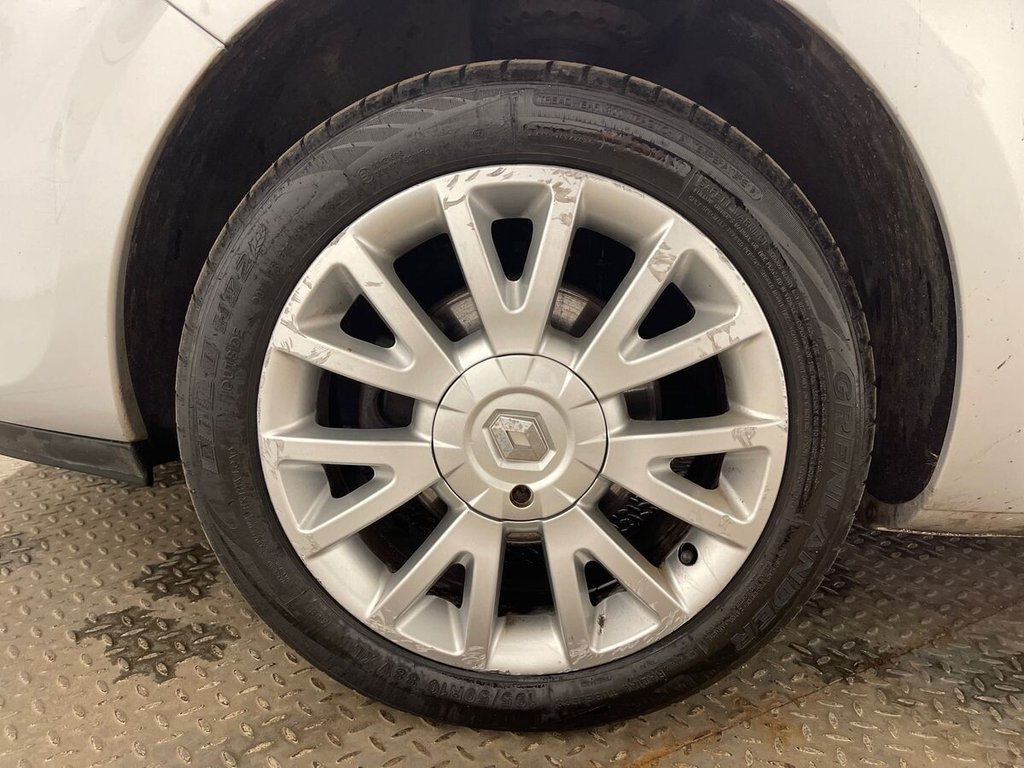 Used Renault Clio 2009 for sale - 77905381: Photo 29