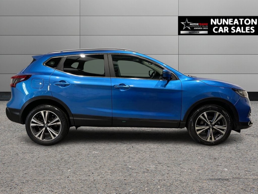 Used Nissan Qashqai 2017 for sale - 76642463: Photo 2