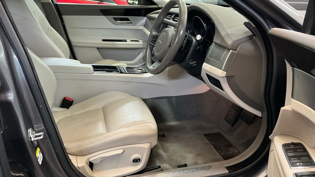 Used Jaguar XF 2018 for sale - 76380129: Photo 9