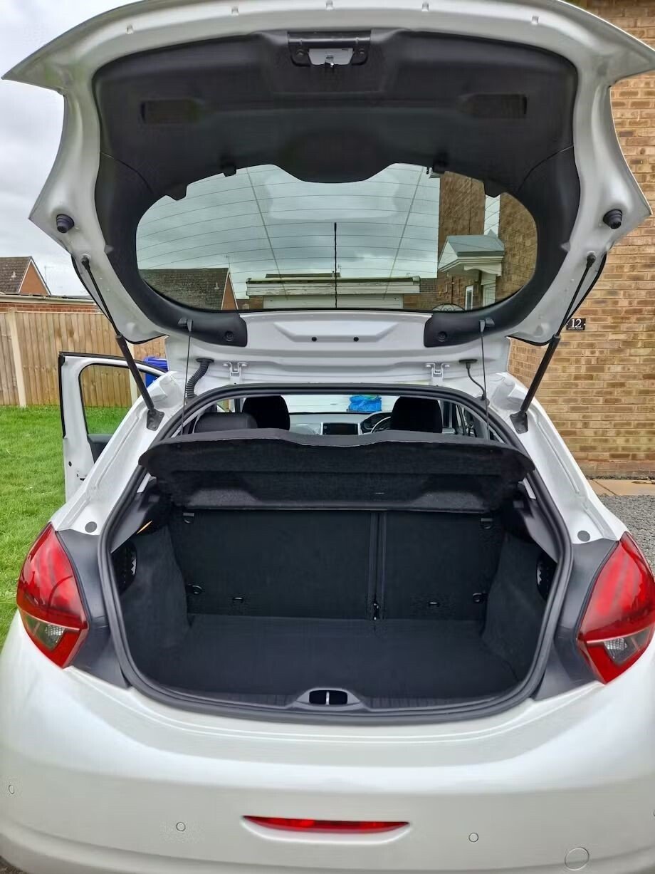 Used Peugeot 208 2017 for sale - 77937121: Photo 5