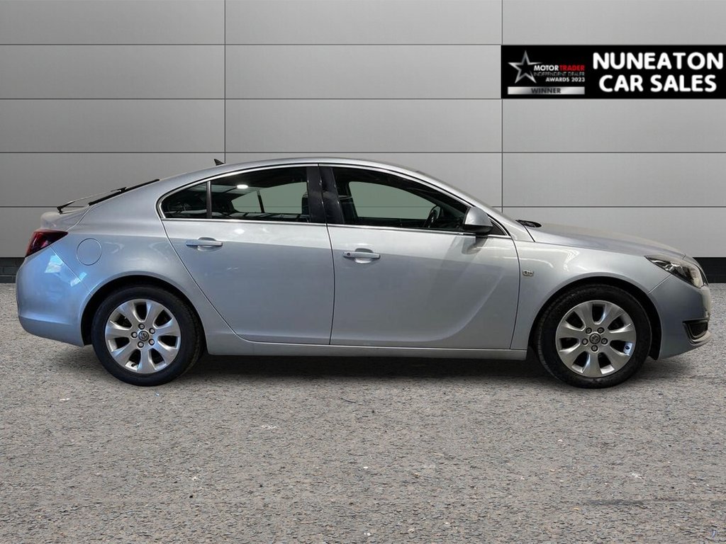 Used Vauxhall Insignia 2015 for sale - 76698532: Photo 2