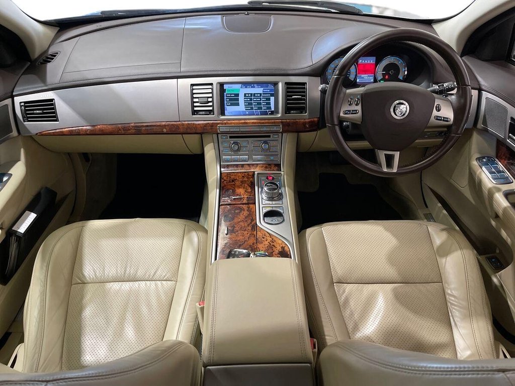 Used Jaguar XF 2010 for sale - 77849719: Photo 10