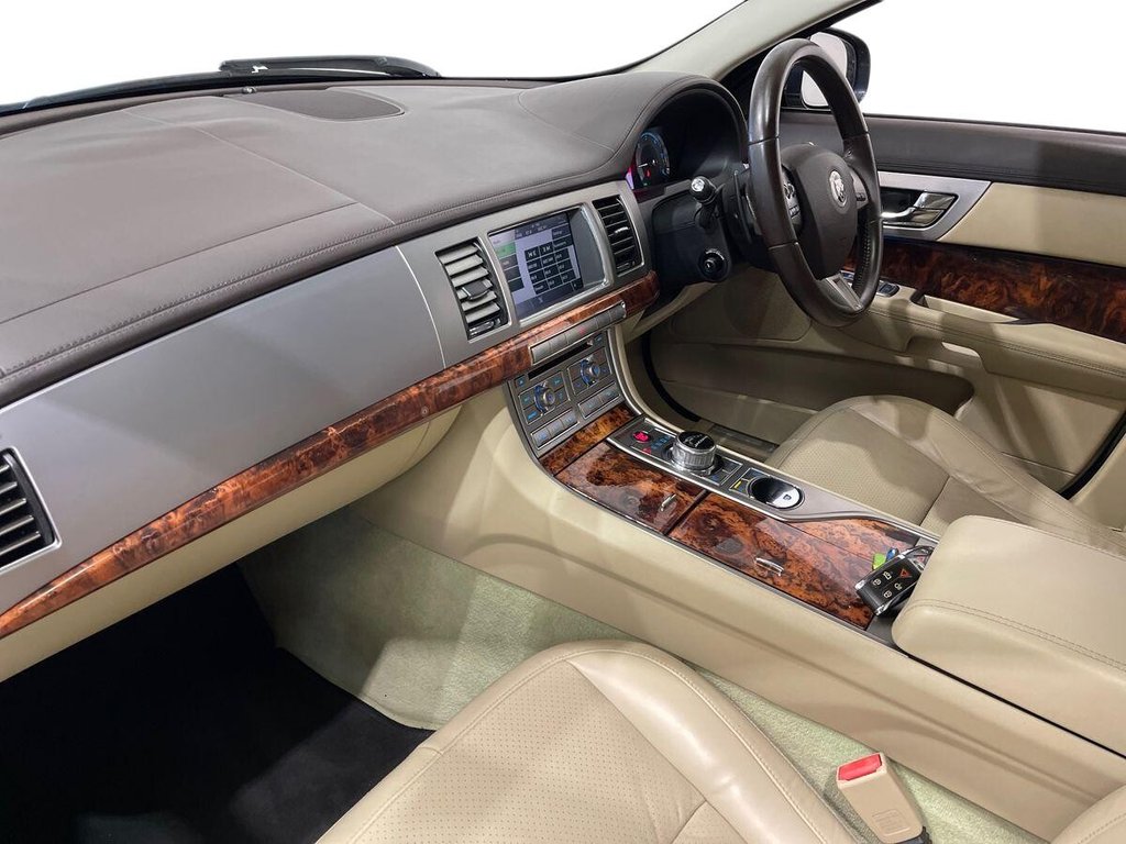 Used Jaguar XF 2010 for sale - 77849719: Photo 14