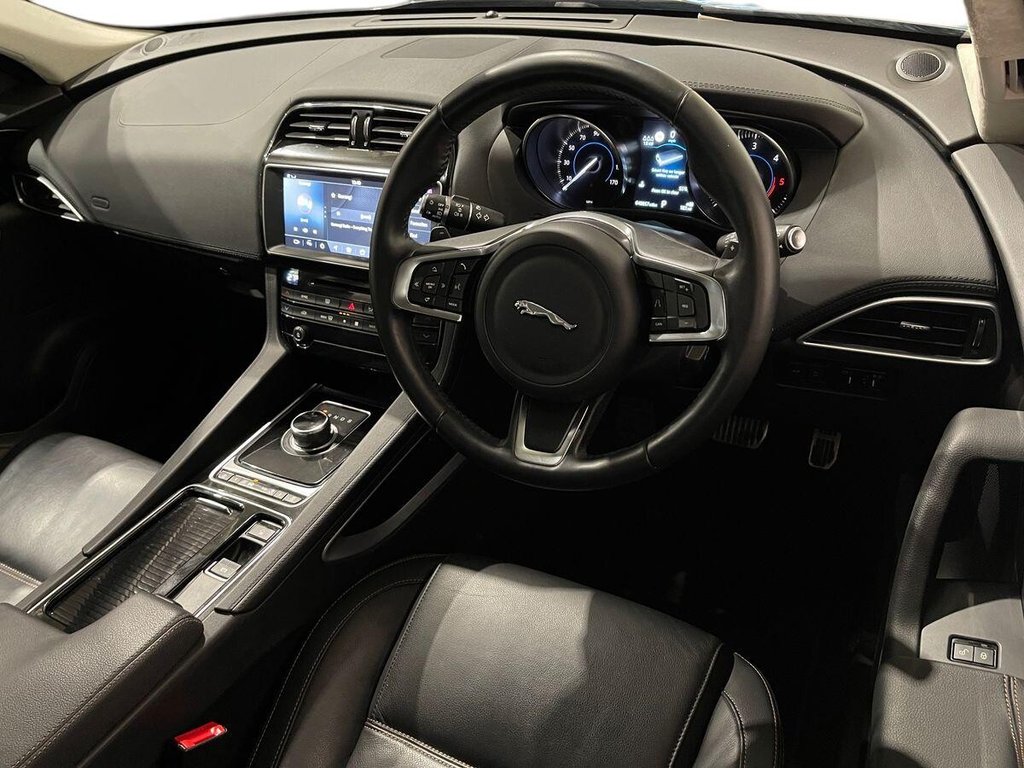 Used Jaguar F-Pace 2018 for sale - 77327924: Photo 9