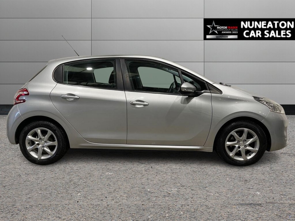 Used Peugeot 208 2014 for sale - 77764712: Photo 2