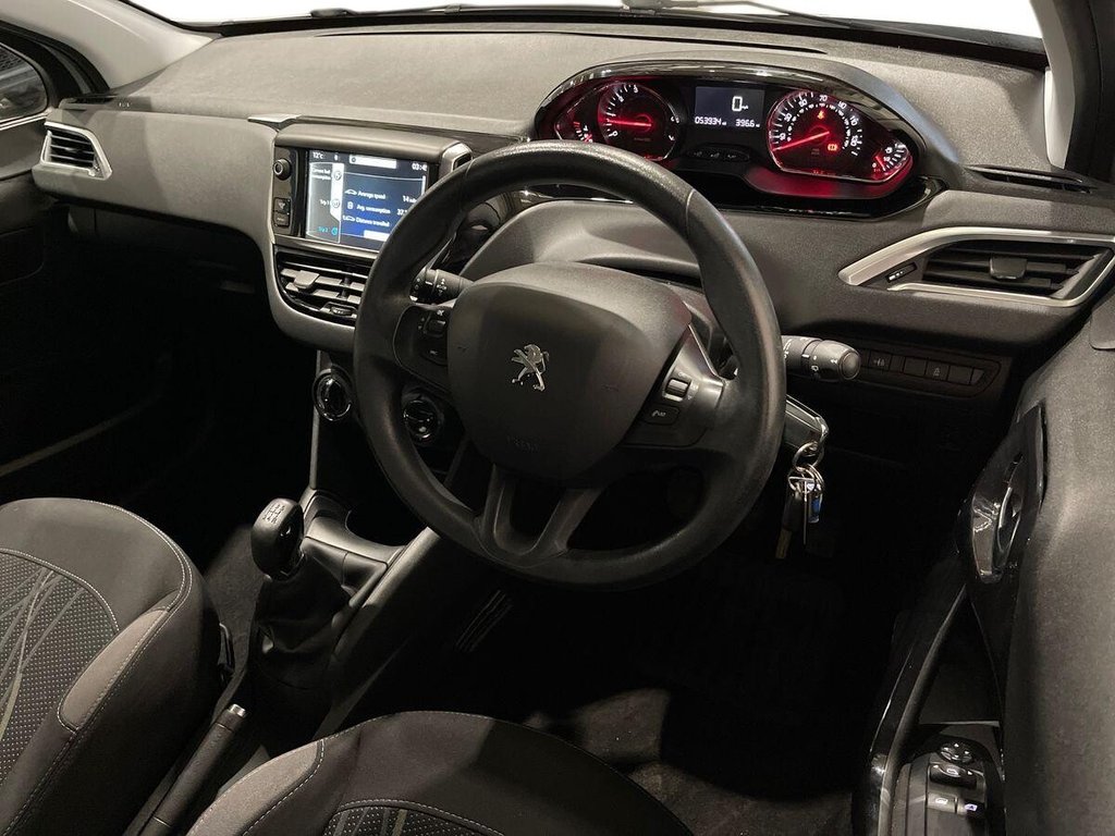 Used Peugeot 208 2014 for sale - 77764712: Photo 9