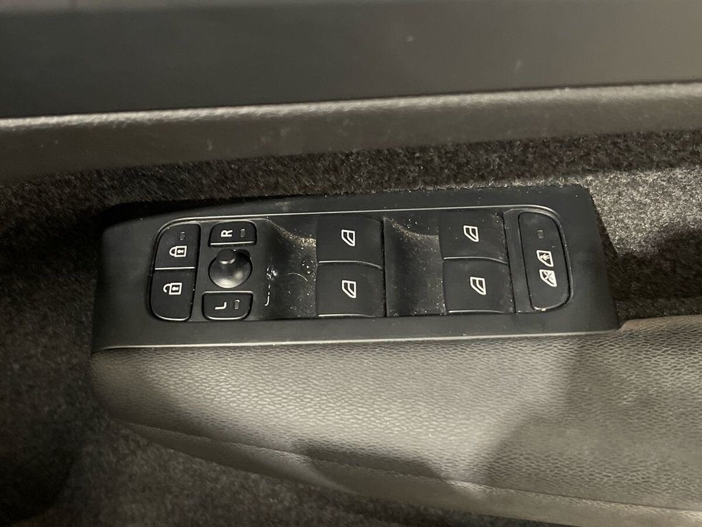 Used Volvo XC40 2023 for sale - 78166916: Photo 18