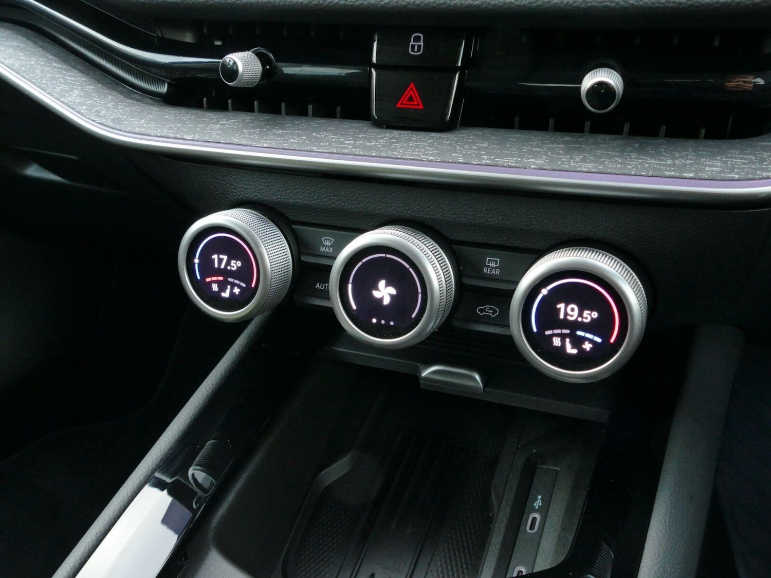 Used Skoda Superb 2025 for sale - 76900155: Photo 25