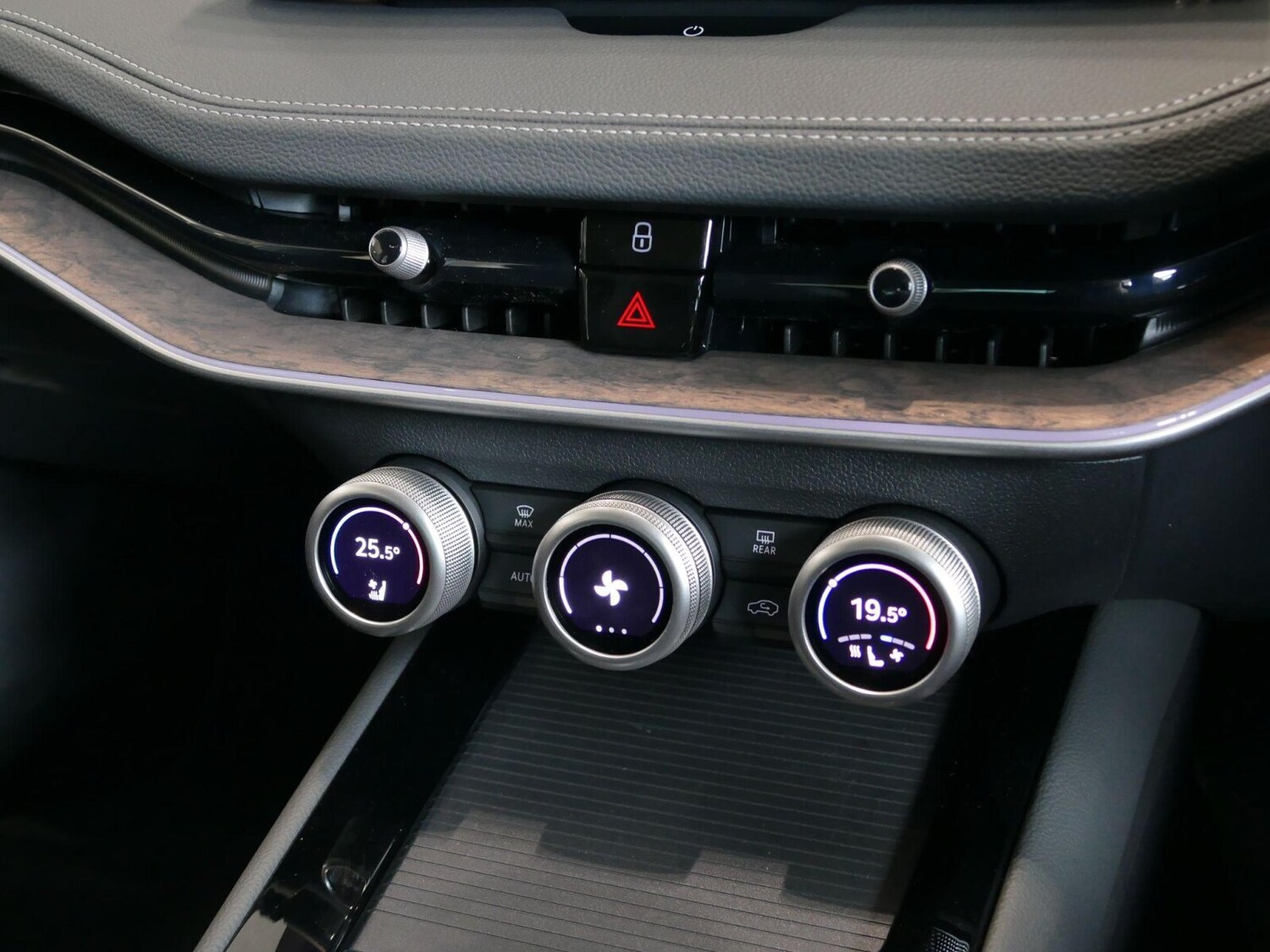 Used Skoda Superb 2025 for sale - 76691181: Photo 23