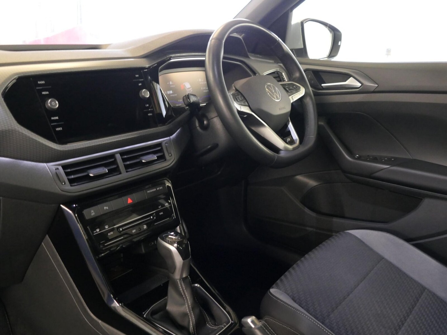 Used Volkswagen T-Cross 2022 for sale - 77193220: Photo 8