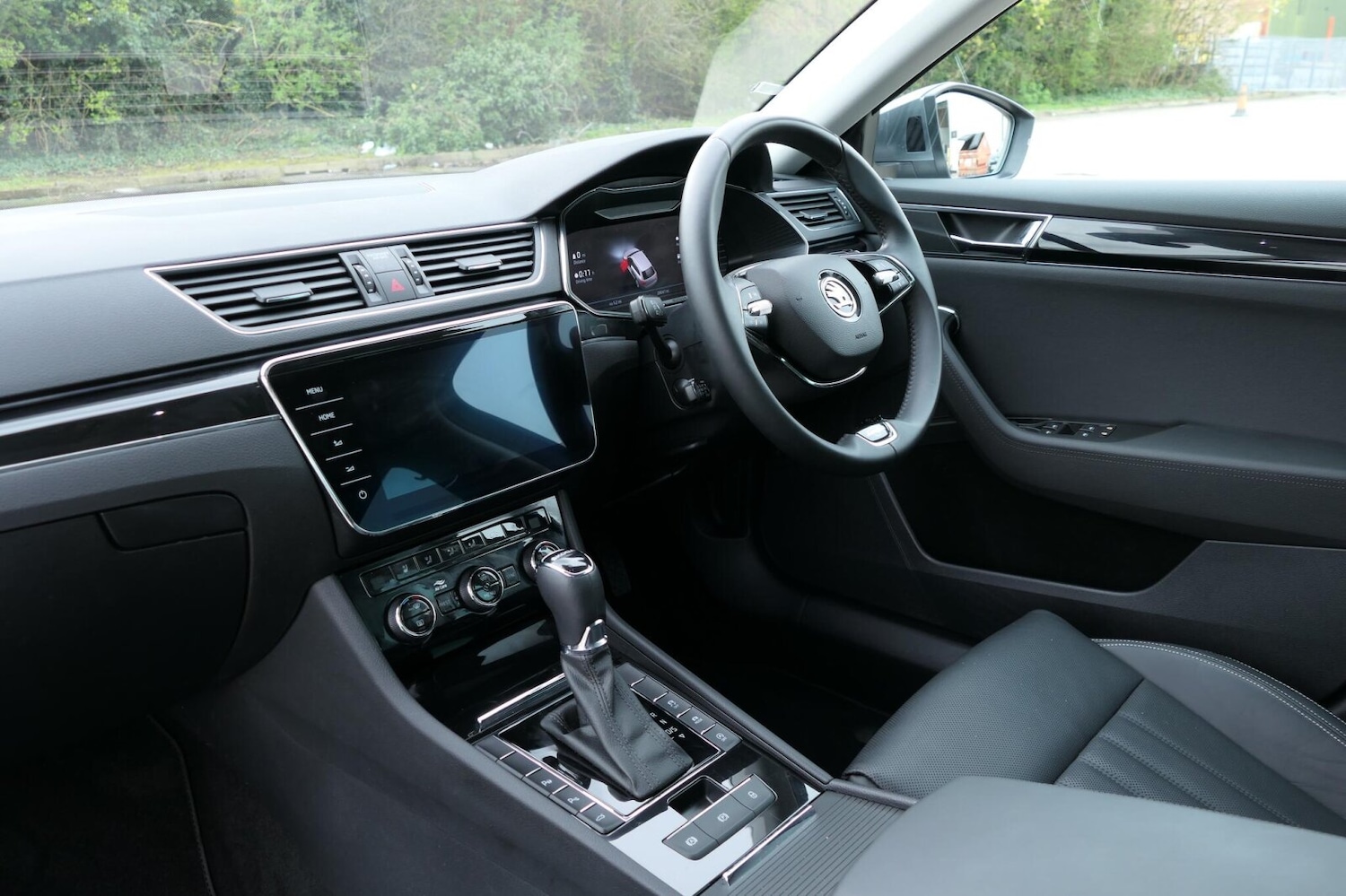 Used Skoda Superb 2024 for sale - 78158951: Photo 2