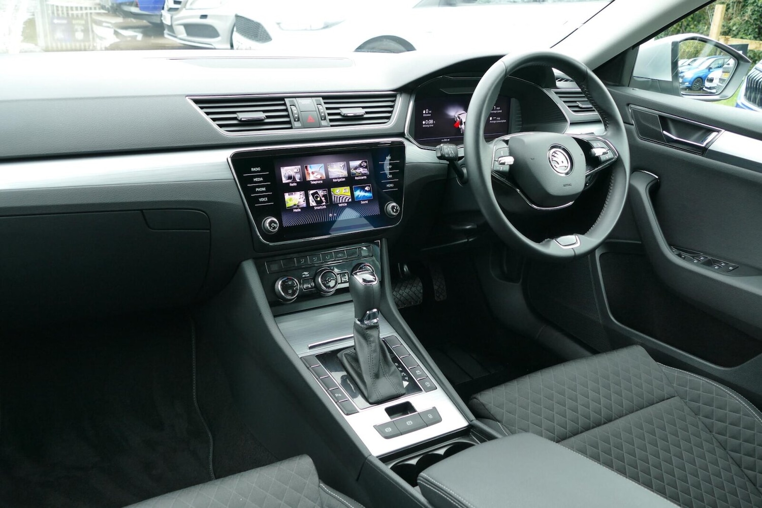 Used Skoda Superb 2023 for sale - 78021837: Photo 2