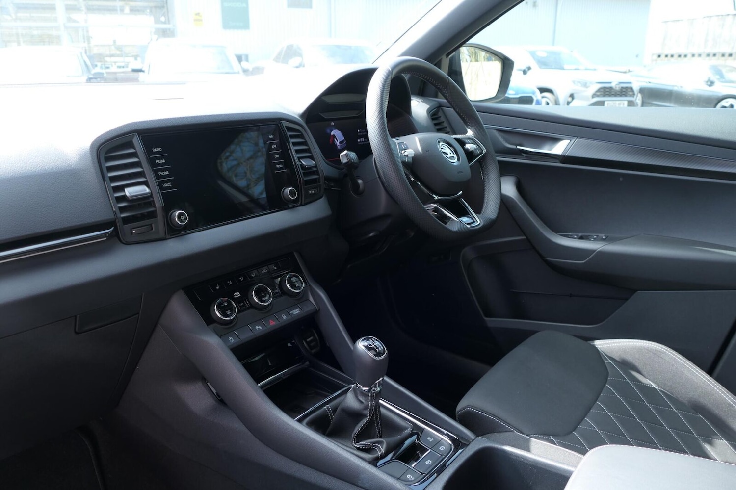 Used Skoda Karoq 2024 for sale - 78175534: Photo 2