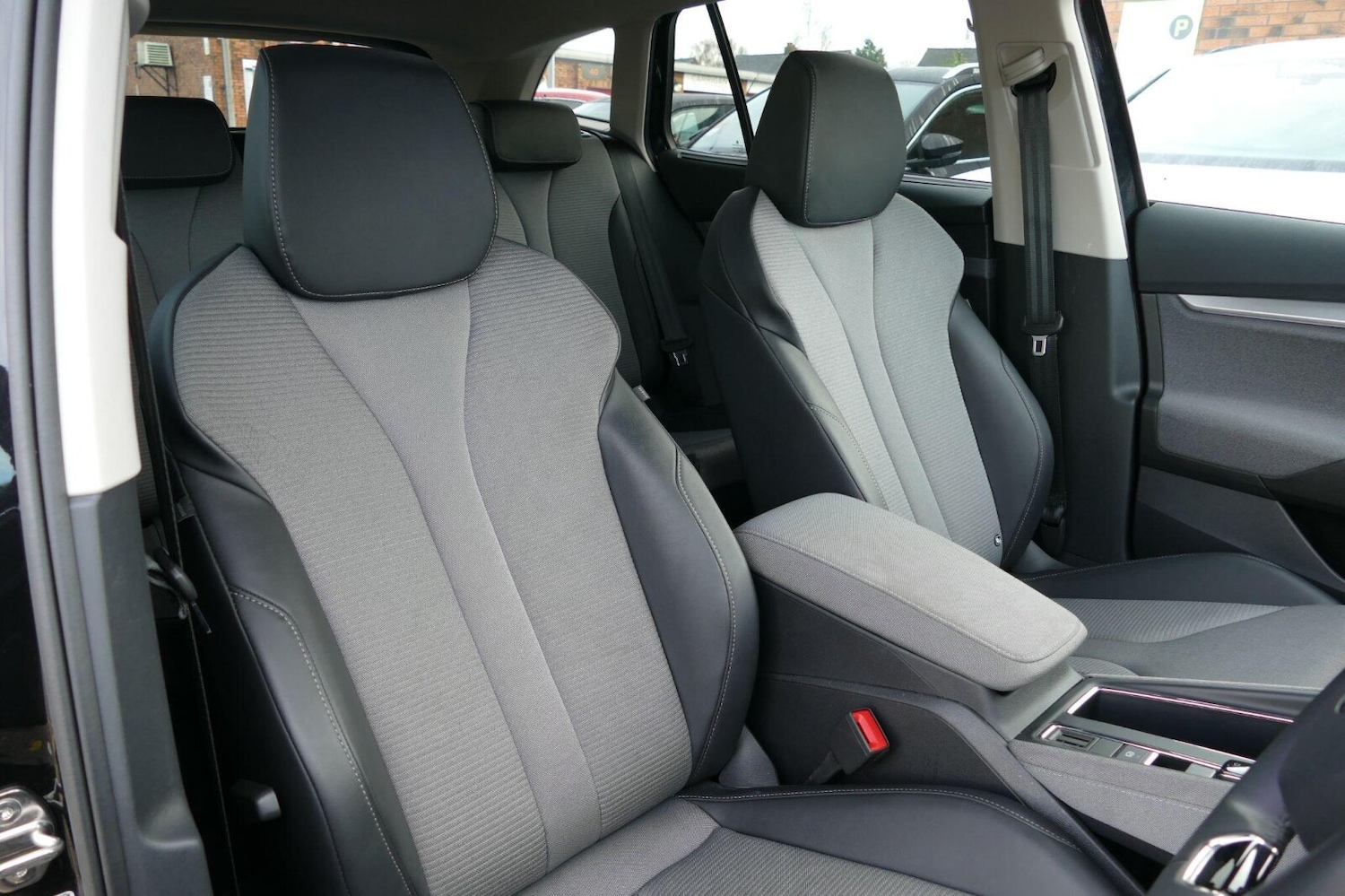 Used Skoda Enyaq 2023 for sale - 77010062: Photo 4