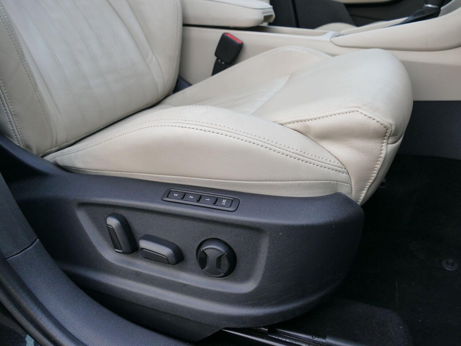 Used Skoda Karoq 2018 for sale - 77218439: Photo 12