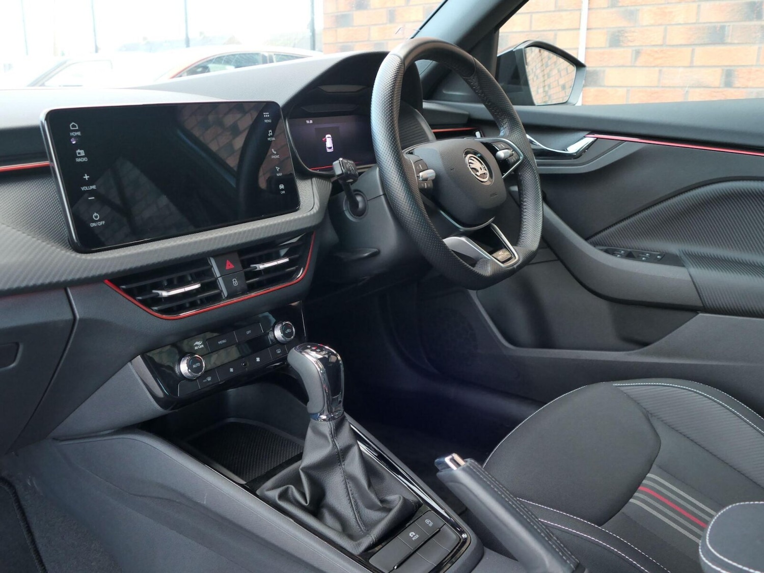 Used Skoda Kamiq 2024 for sale - 76803607: Photo 2