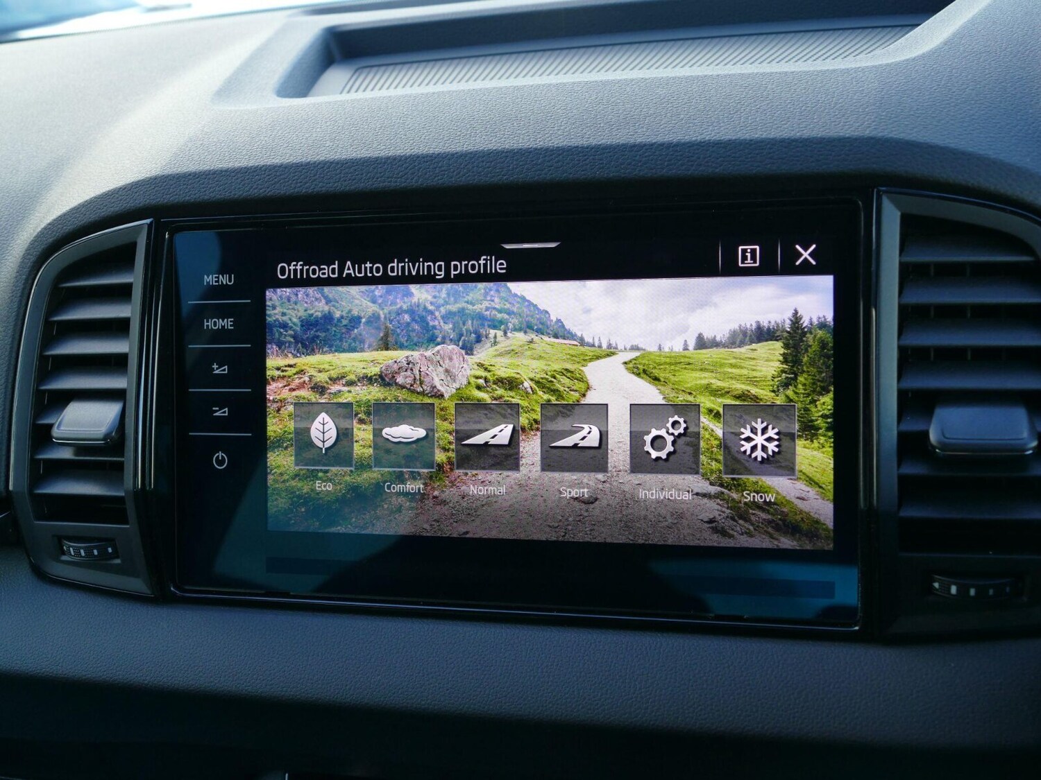 Used Skoda Karoq 2025 for sale - 76691269: Photo 25