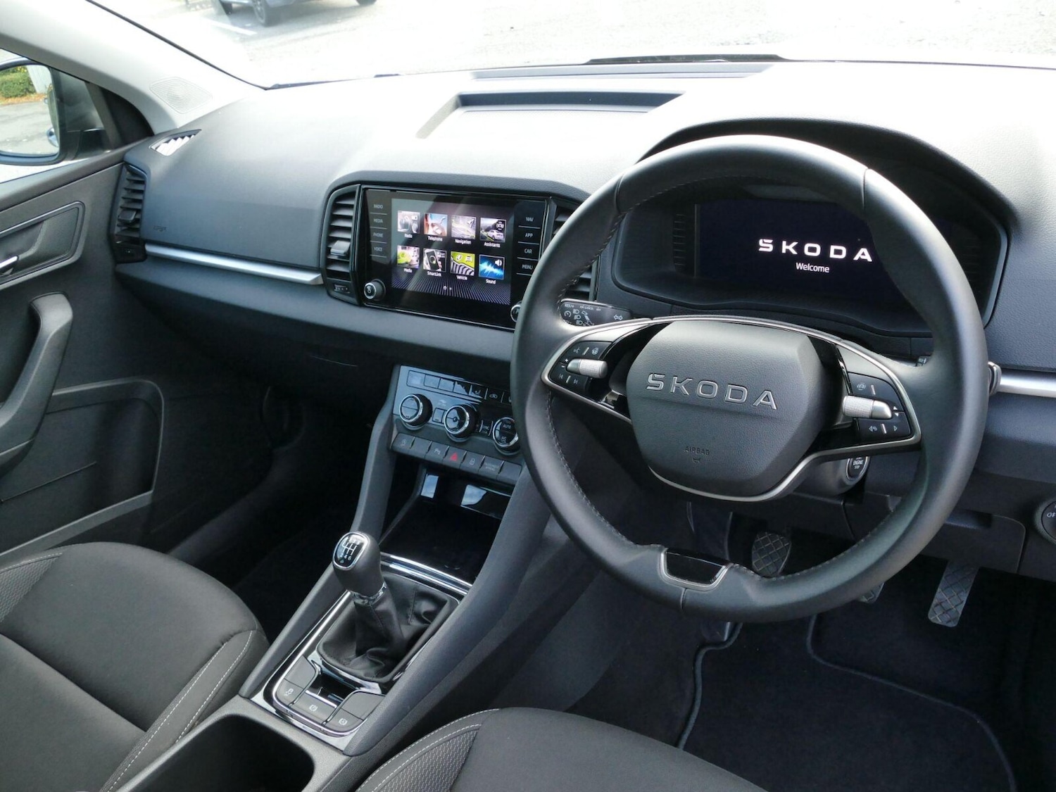 Used Skoda Karoq 2025 for sale - 77370795: Photo 2