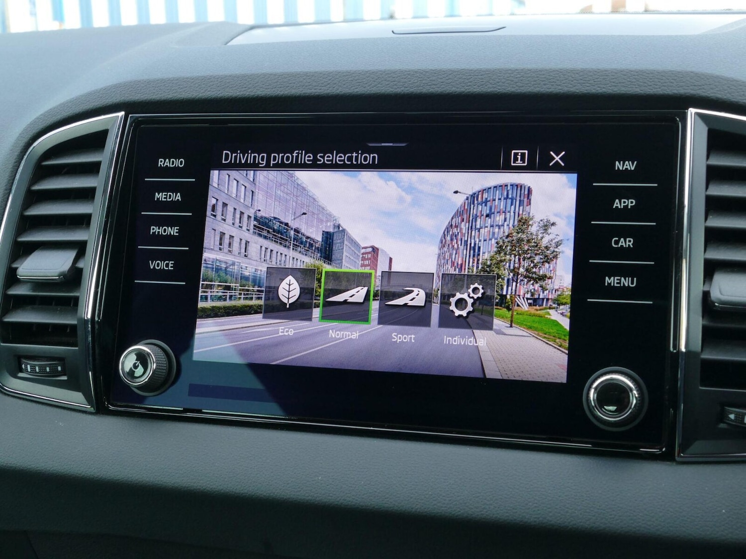 Used Skoda Karoq 2023 for sale - 76418437: Photo 15