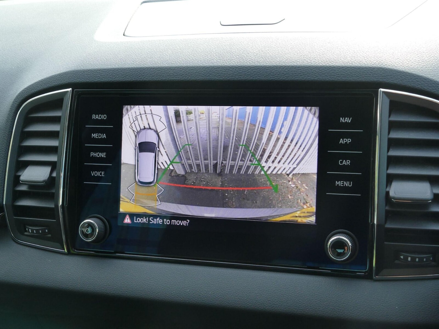 Used Skoda Karoq 2023 for sale - 76418437: Photo 17