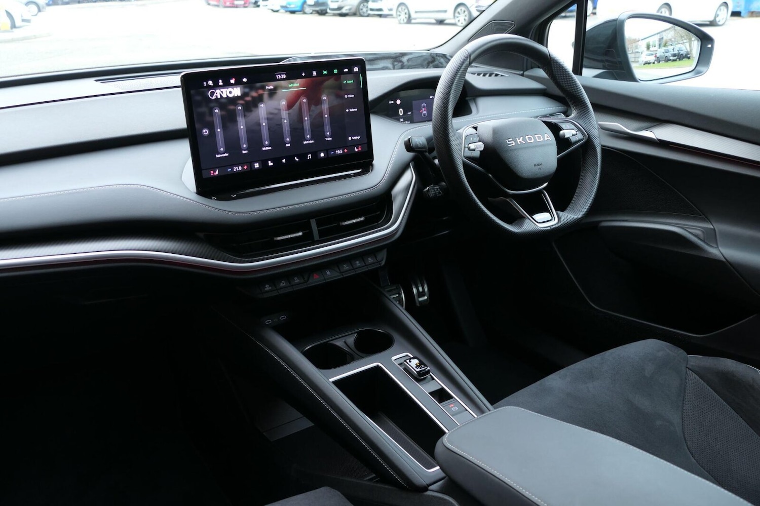 Used Skoda Enyaq 2025 for sale - 77619790: Photo 2