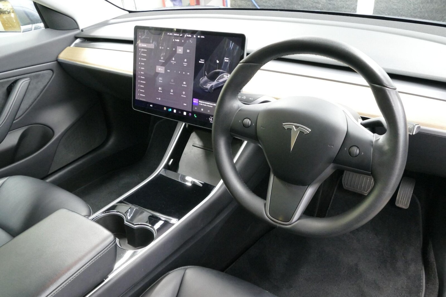 Used Tesla Model 3 2019 for sale - 77691394: Photo 2