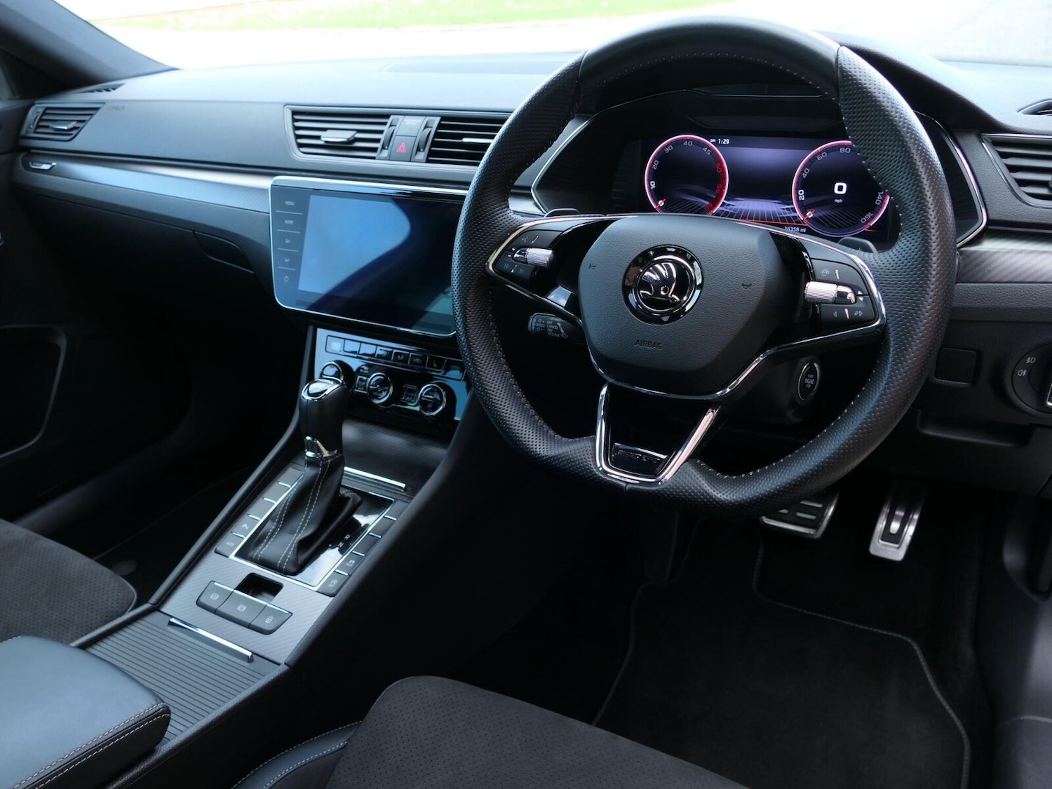 Used Skoda Superb 2023 for sale - 76675666: Photo 2