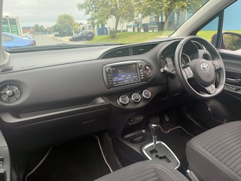 Used Toyota Yaris 2017 for sale - 76231196: Photo