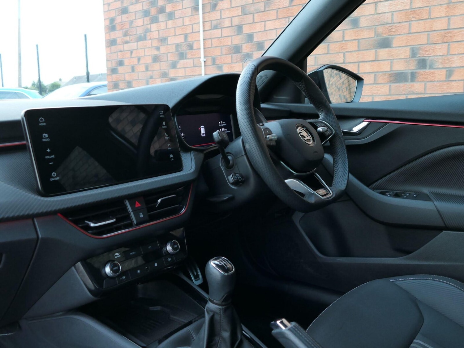 Used Skoda Kamiq 2024 for sale - 76772871: Photo 2