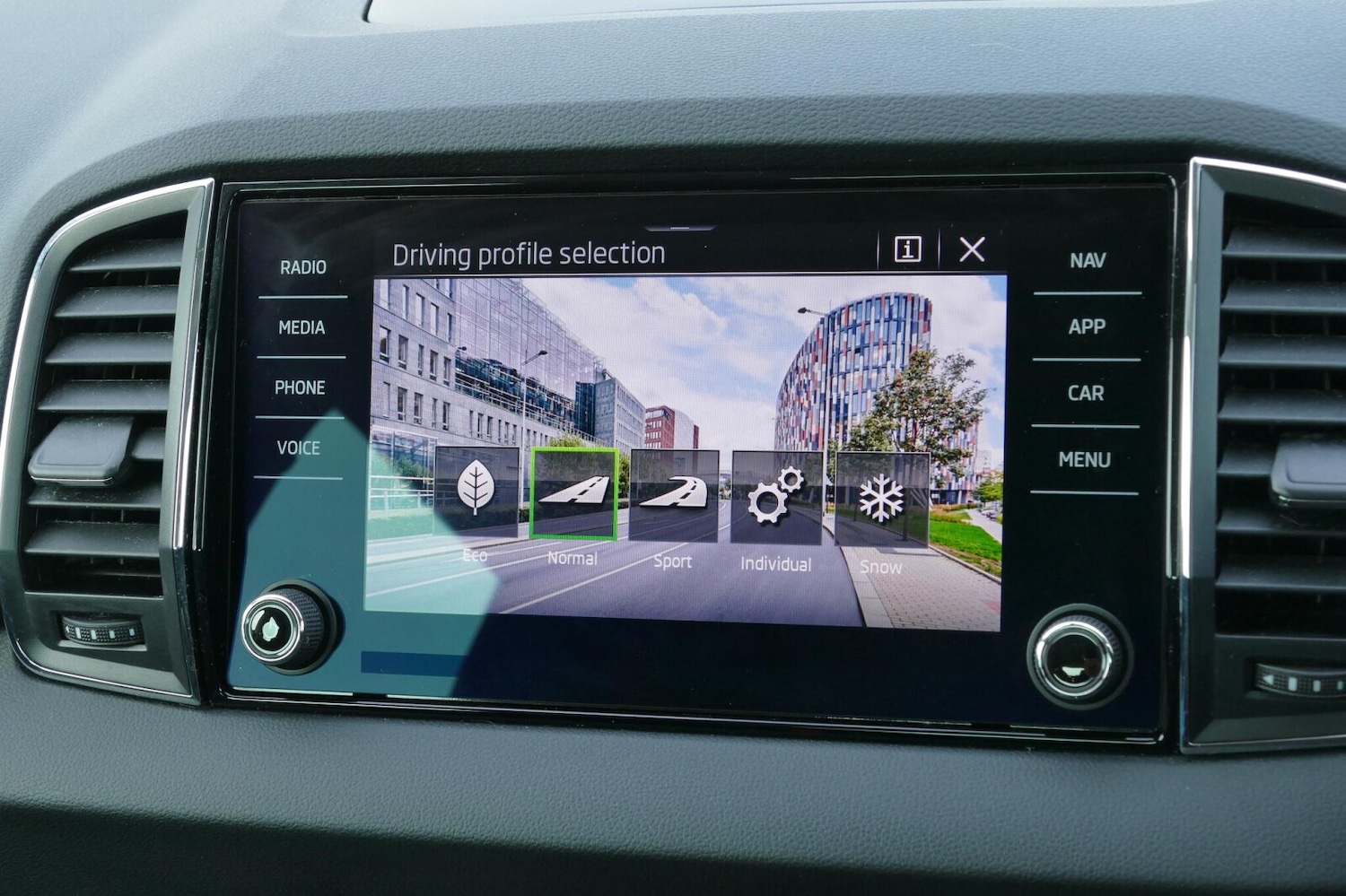 Used Skoda Karoq 2024 for sale - 78217902: Photo 25