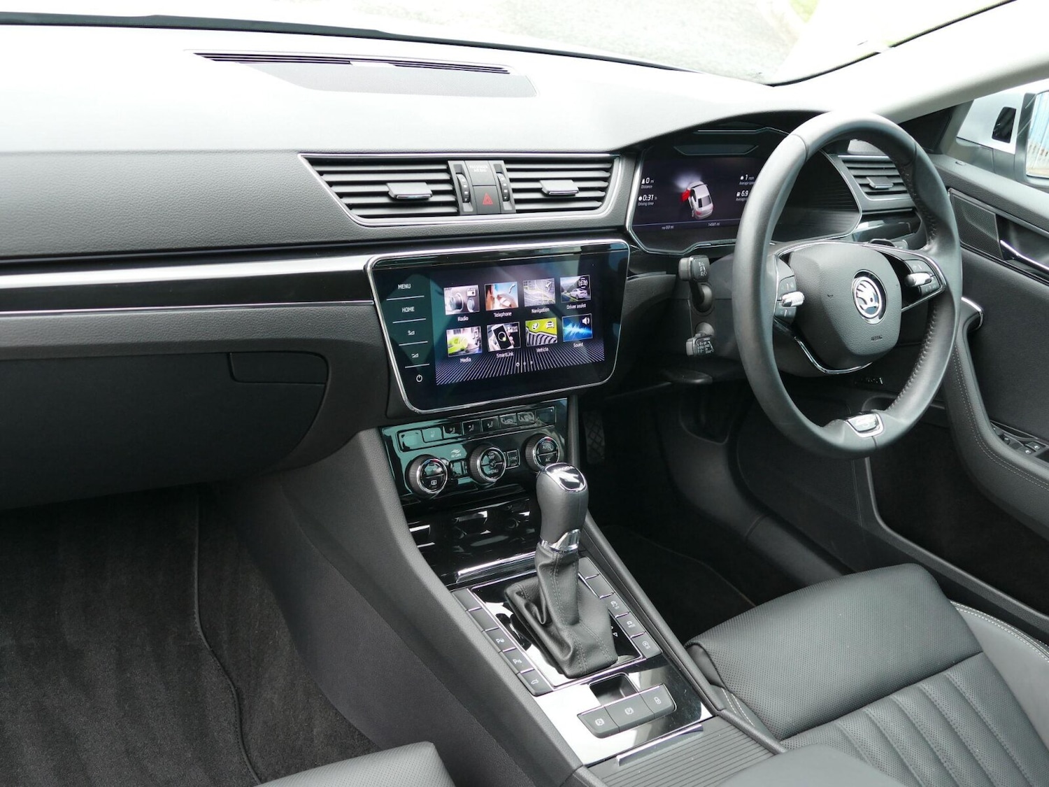 Used Skoda Superb 2024 for sale - 76966320: Photo 7