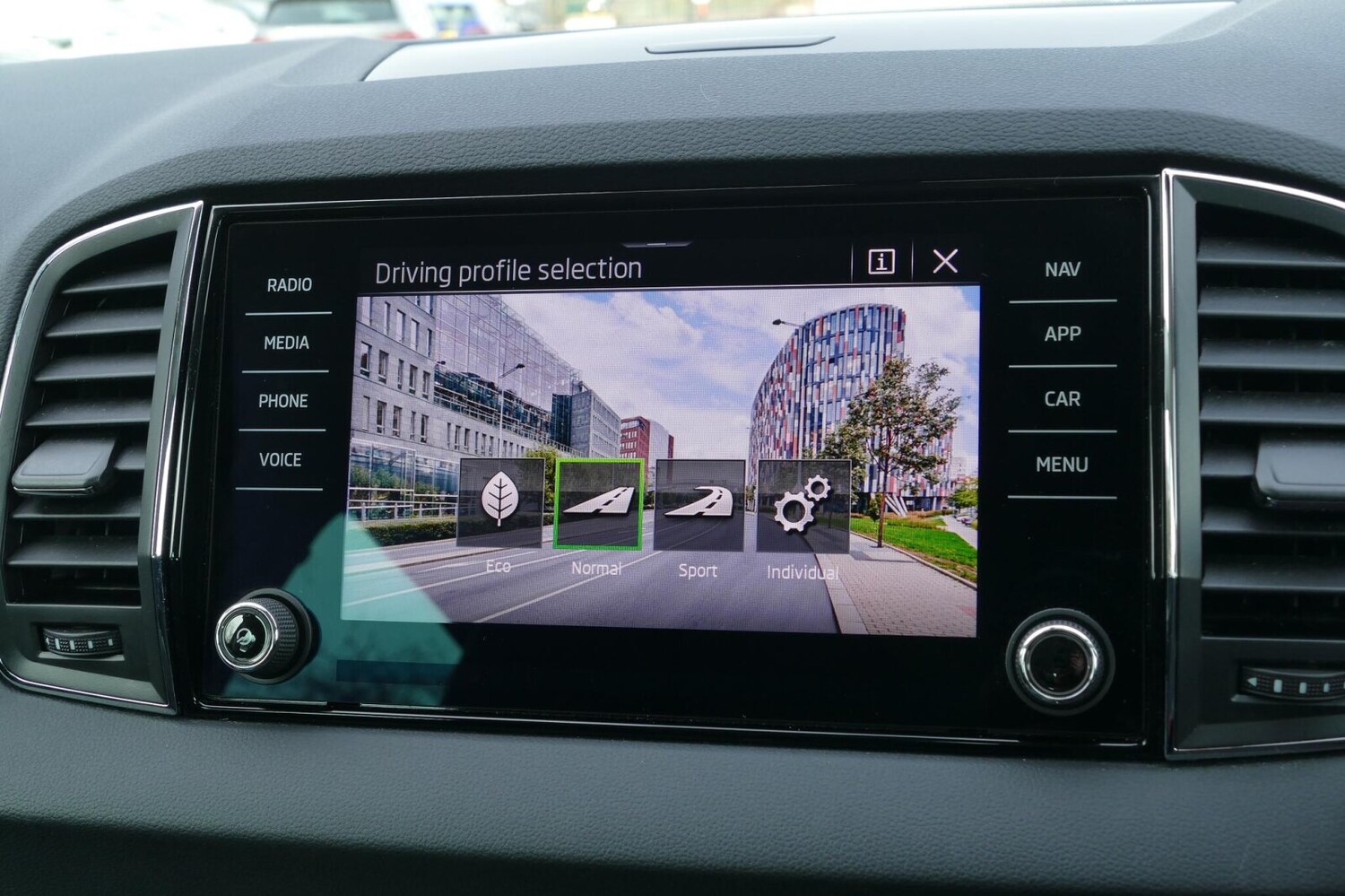 Used Skoda Karoq 2023 for sale - 77972321: Photo 21