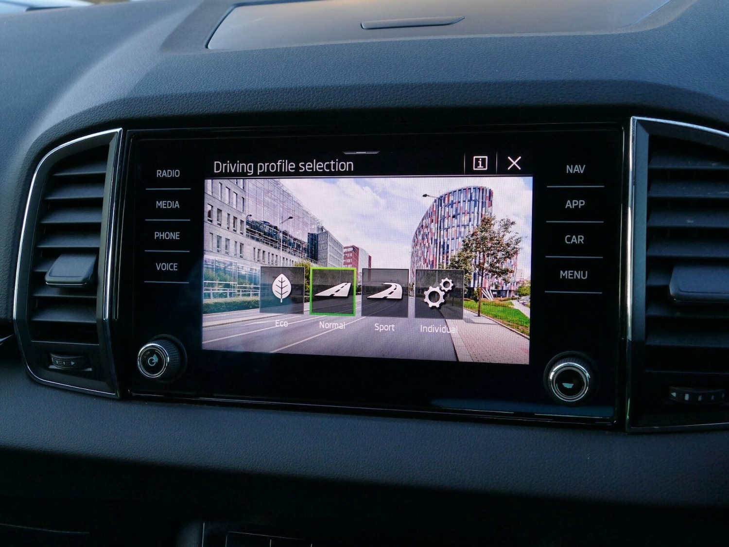 Used Skoda Karoq 2024 for sale - 76647755: Photo 25