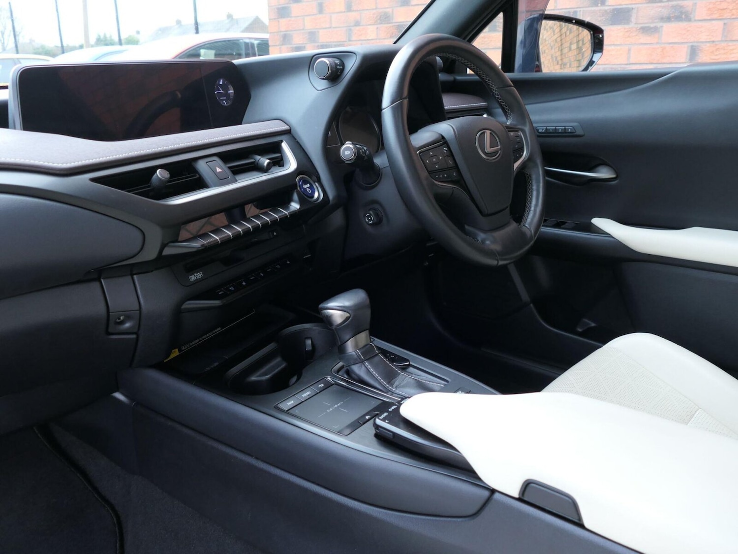 Used Lexus UX 2020 for sale - 77145535: Photo 2