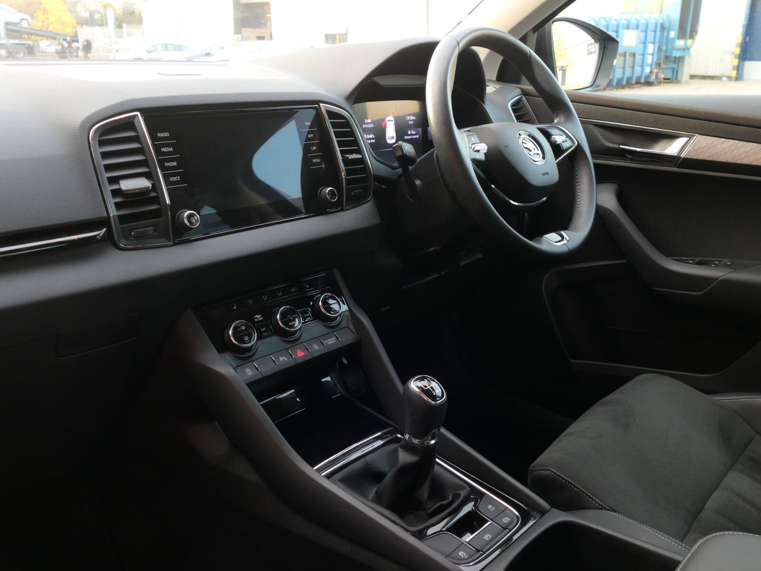 Used Skoda Karoq 2023 for sale - 77442458: Photo 2