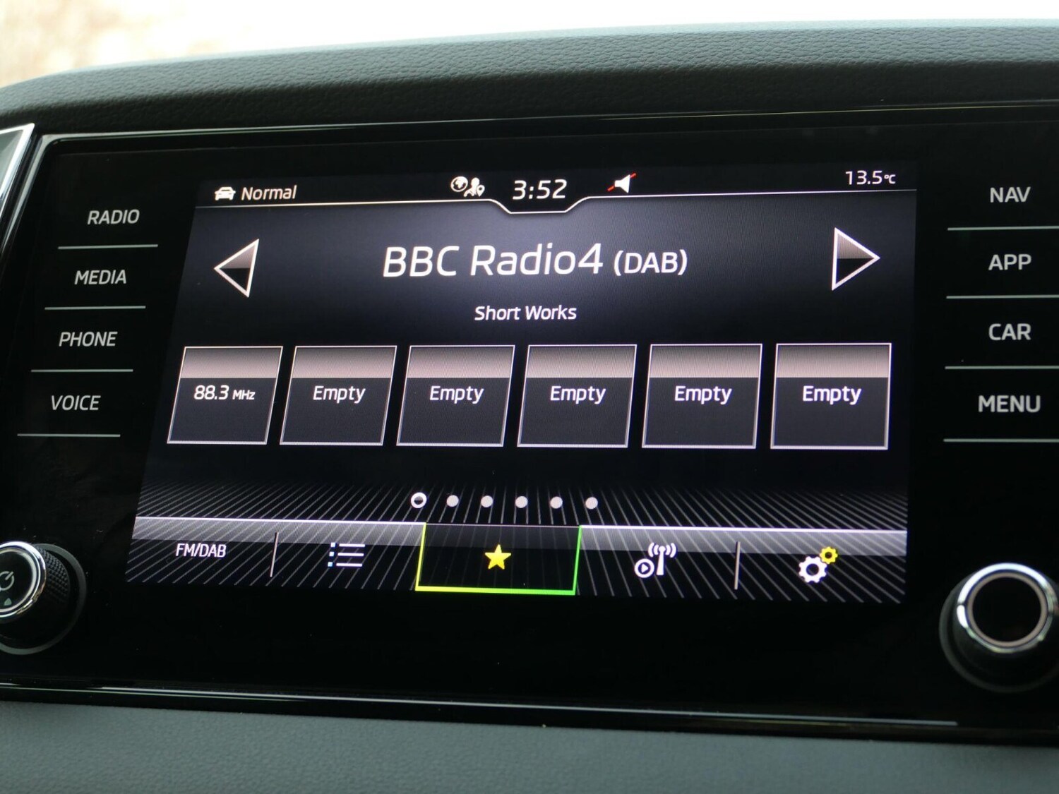 Used Skoda Karoq 2023 for sale - 77442458: Photo 23