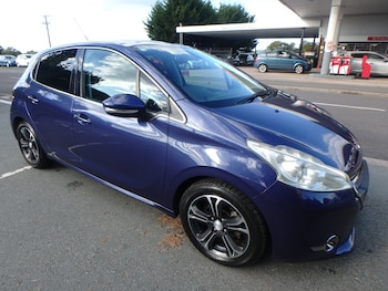 2025 (14) - Allure 1.2 Automatic...Reverse Sensors...Only 18773 Miles 5-Door
