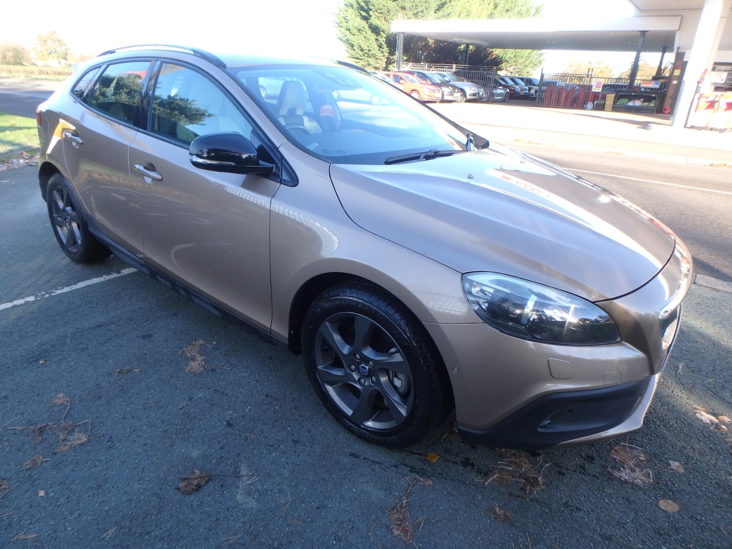 Used Volvo V40 Cross Country 2025 for sale - 76627112: Photo 1