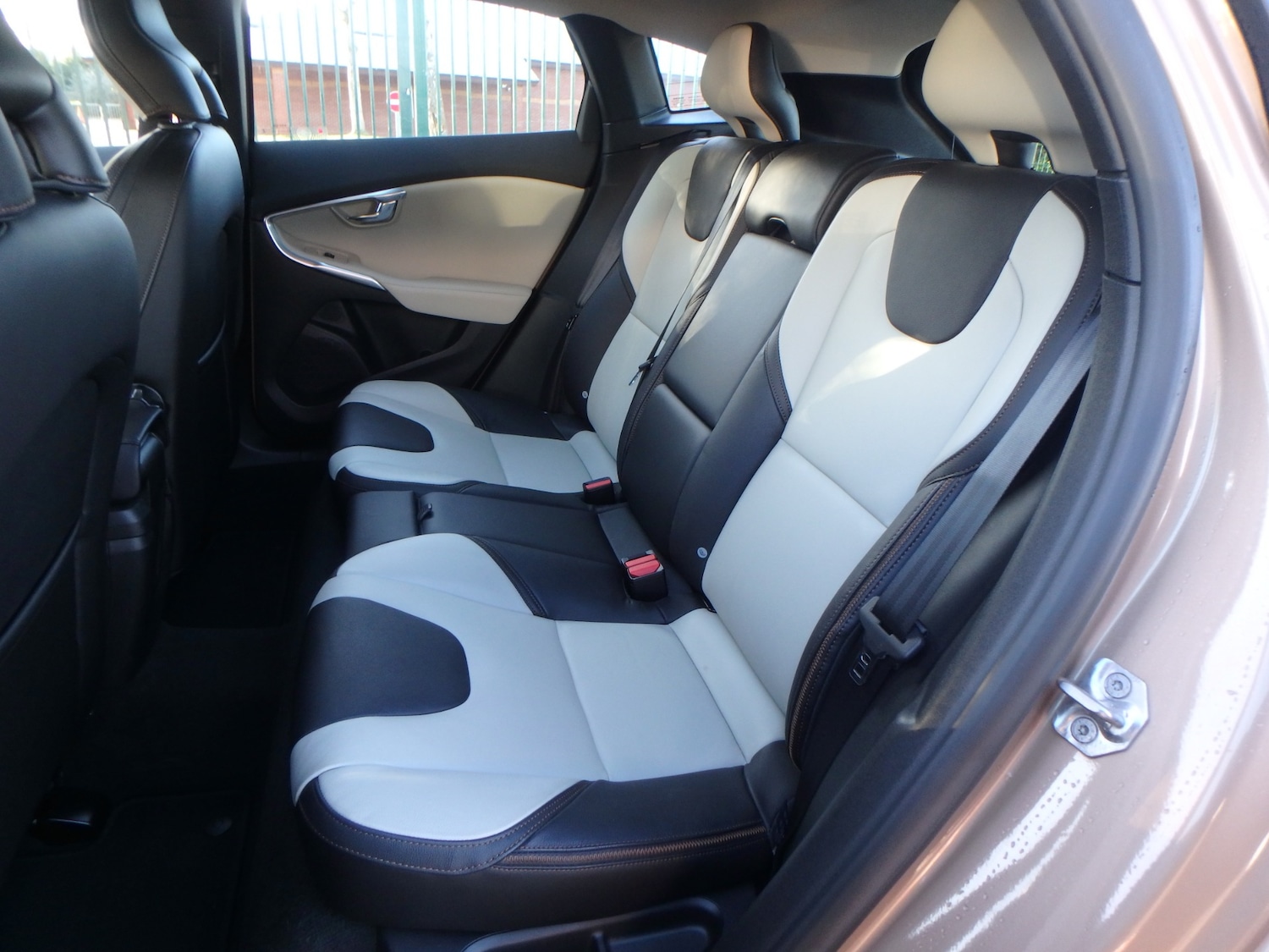 Used Volvo V40 Cross Country 2025 for sale - 76627112: Photo 13